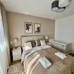Olive Mit Balkonen & Elektrogrill, 24h Self-check-in, Free Parking, Netflix & Wifi, Lage, Naehe Kem Kliniken Έσσεν
