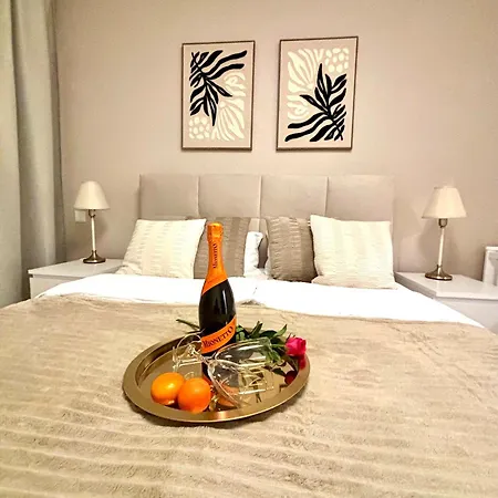 Olive Mit Balkonen & Elektrogrill, 24h Self-check-in, Free Parking, Netflix & Wifi, Lage, Naehe Kem Kliniken Lägenhet *
