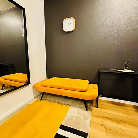 Olive Mit Balkonen & Elektrogrill, 24h Self-check-in, Free Parking, Netflix & Wifi, Lage, Naehe Kem Kliniken Lägenhet *